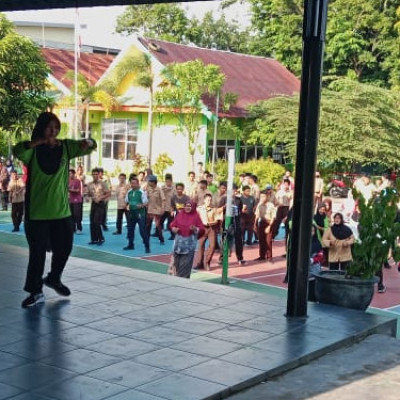 Semangat Pagi! Siswa dan Guru MAN 1 Parepare Kompak Senam Bersama di Bawah Terik Matahari