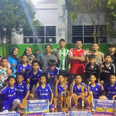 Keren, MI Arifah Gowa Borong Juara di Turnamen Futsal Skansgo Cup II