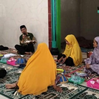 Penyuluh Agama KUA Parigi Bahas Pentingnya Zakat di MT Nurul Taufik