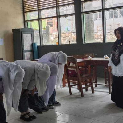 Bacaan dan Gerakan Salat Awali Ujian Praktik Semester Ganjil di MAN 1 Kota Parepare