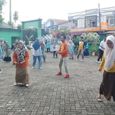 Semarak Senam Bugar Jumat Sehat di Kantor Kemenag Bone