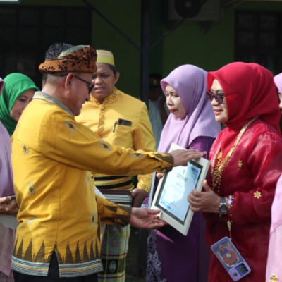 HGN 2024: Kemenag Maros Beri Penghargaan 11 Guru Madrasah