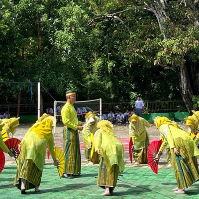 Guru Berdaya di MAN 2 Kota Parepare Persembahkan Kolaborasi Tari Kreasi dan Deklamasi Puisi