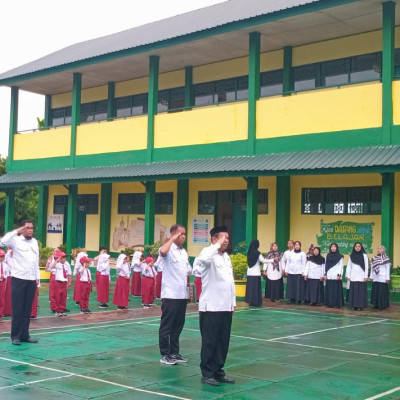 Menghormati Dedikasi Guru: MIN 6 Bone Gelar Upacara Hari Guru Nasional