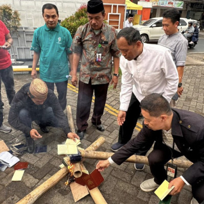 Kemenag Kota Makassar Musnahkan Buku Nikah