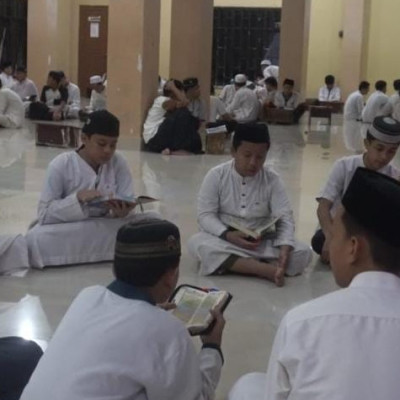 430 Santri PPTQ Imam Asy-Syathiby Gowa Ikut Ujian Tahfizh Akhir Semester