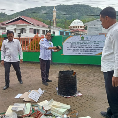 Kemenag Enrekang Musnahkan 7.835 Buku Nikah dan Blangko Duplikat