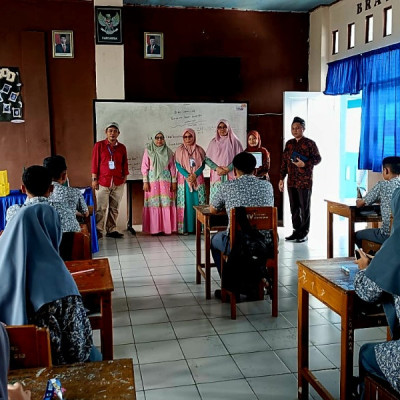 Ibu Murniati Pengawas Madrasah Kemenag Bone, Pantau Asesmen Sumatif di MA Al-Junaidiyah Biru