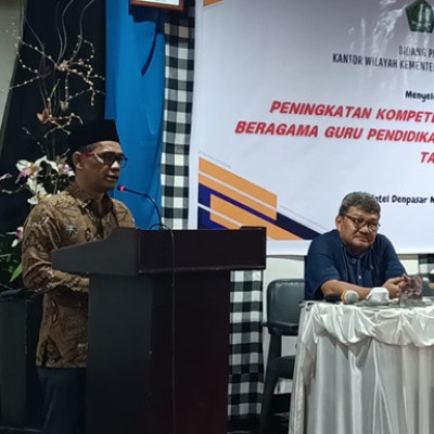 Tutup  Kegiatan Peningkatan Kompetensi dan Penguatan Moderasi Beragama, Kakanwil: Pemahaman Toleransi dan Menghargai Perbedaan Itu Penting