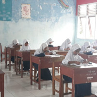 Tanamkan Kejujuran Arahan Ketua Panitia Ujian Pelaksanaan PAS MTsN 2 Sinjai