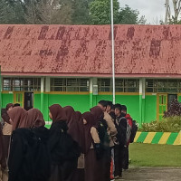 Awali Jumat Pagi, MTsN 2 Sinjai Laksanakan Apel Pagi