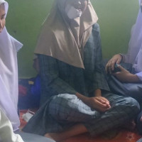 Jenguk Peserta Didik MAN 2 Sinjai Pasca Kecelakaan, Ini Pesan Wali Kelas