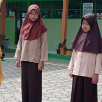 Jadi Pelaksana Upacara Senin Besok, Pelajar Kelas VI MIN 2 Sinjai Maksimalkan Latihan