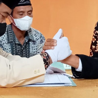 Penghulu KUA Sinjai Borong Pandu Ijab Kabul Dua Sejoli Di Balai Nikah