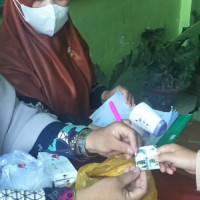 Rutinitas Prokes, Sekaligus Pembagian Tablet Tambah Darah Bagi Peserta Didik Putri MAN 2 Sinjai