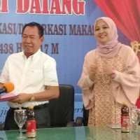 Didominasi jemaah Dari Daerahnya, Bupati Wajo Didaulat Terima Kloter 34