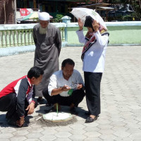 Garasyar Ukur Arah Kiblat Masjid Nurul Iman Launga