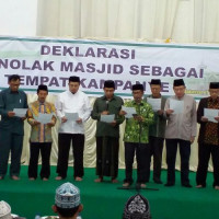 KA.KANKEMENAG KOTA MAKASSAR PIMPIN DEKLARASI MENOLAK MASJID SEBAGAI TEMPAT KAMPANYE