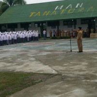 Kepala Seksi Pendidikan Islam Pembina Upacara Di MAN Tana Toraja