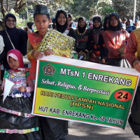 MTsN 1 Enrekang Ikut Meriahkan Rangkain HUT Ke 58 Enrekang