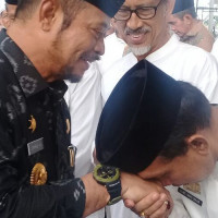 Masjid 99 Kubah Di Soft Launching,  Gubernur dan Ka.Kanwil Saling Beri  Penghargaan