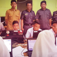 Kasi Penmad Bersama Pengawas Madrasah Pantau USBN dan Simulasi UNBK Tingkat Mts.