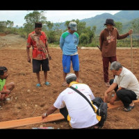 Kemenag Ukur Arah Kiblat di Desa Terpencil Barru