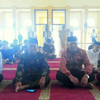 H. Irman Rangkul Pejabat Kemenag Sidrap untuk Shalat Jumâ€™at bersama