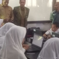 Kakan Kemenag Bone Pantau Hari Pertama UNBK MTs