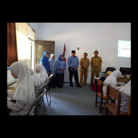 MTsN 1 Bulukumba Senam Jantung Sehat Bersama Tim PKM dan Tim Penggerak PKK Desa Bontomacinna