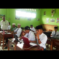 Kasi Penmad Kemenag Sidrap Tinjau Simulasi UNBK